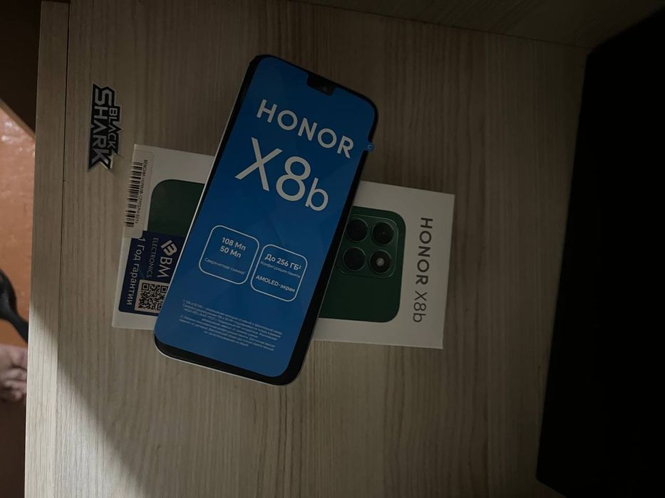 Honor X8b 8/256.