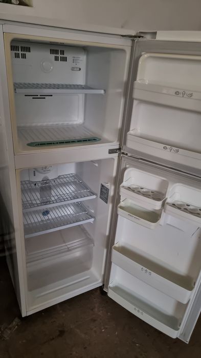 Холодильник lg продам срочно