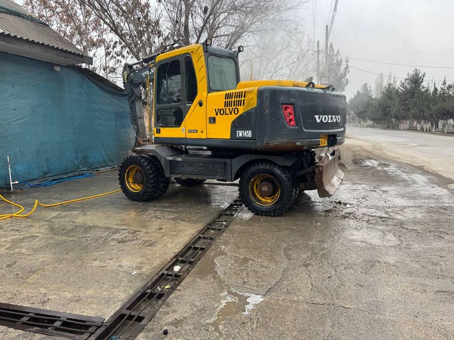 Ekskavator sotiladi, Volvo 145