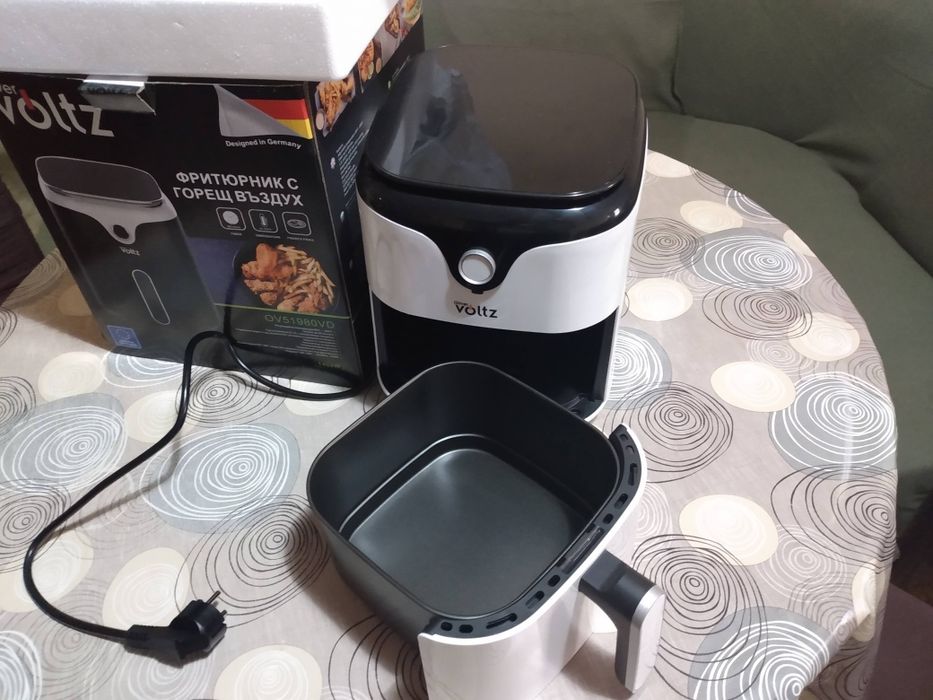 Чисто нов фритюрник с горещ въздух.