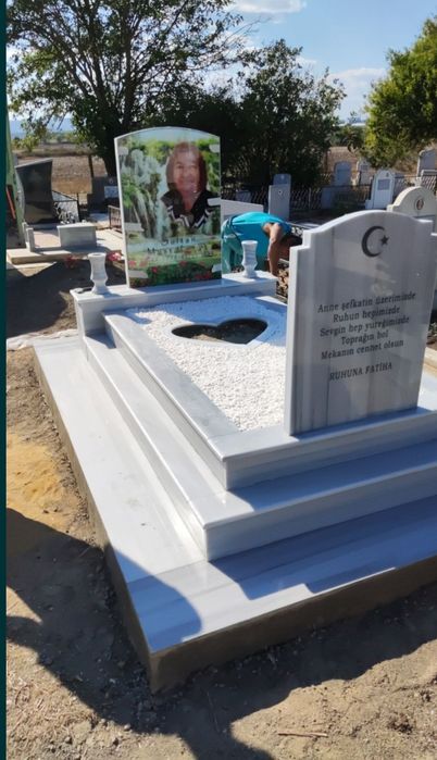 Изработка на паметници и надгробни плочи