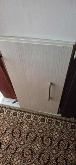 Продавам детски шкаф с ракла и друга ракла детска.