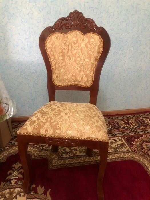 Стол со стульями