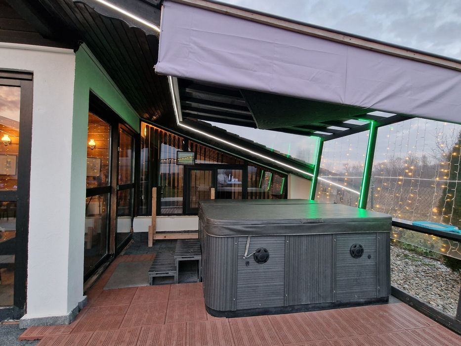 Cabana cu piscina încălzită si jacuzzi