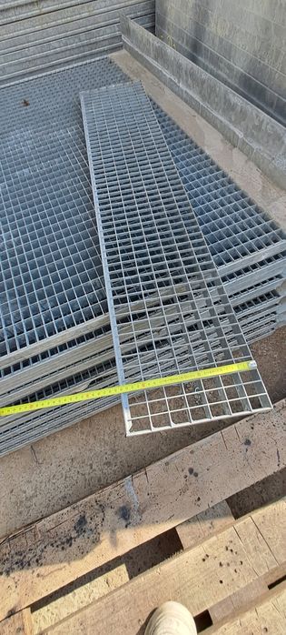 Trepte zincate 80x27