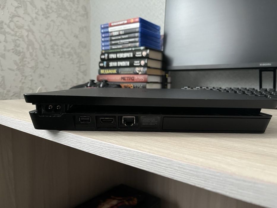 Playstation 4 slim