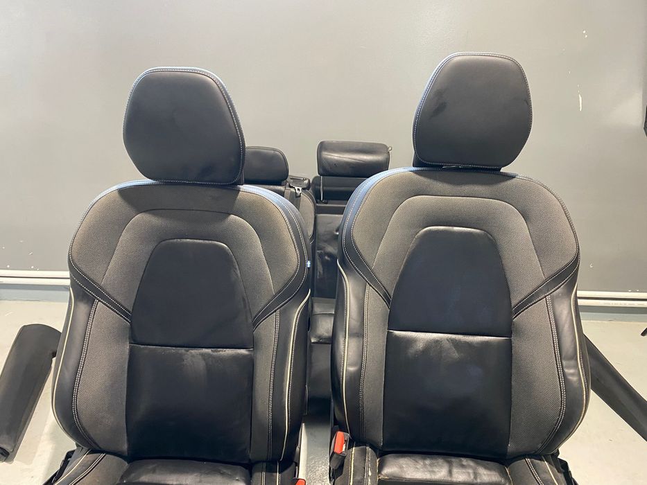 Interior cu incalzire scaune fata VOLVO XC60 R-DESIGN 2023