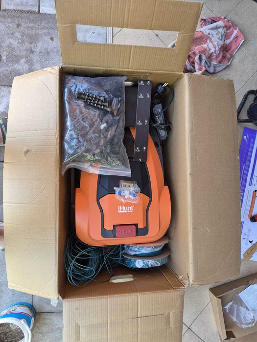 Robot tuns gazon iHunt RoboMower PRO 2500 m²