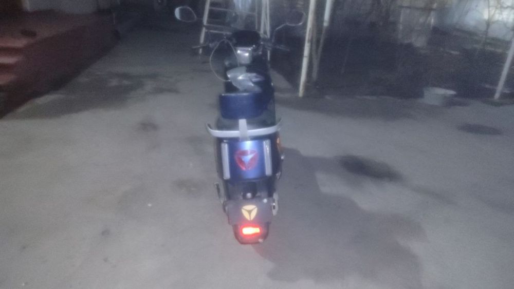 Yadea skuteri Sapsan Batarekaga moslangan