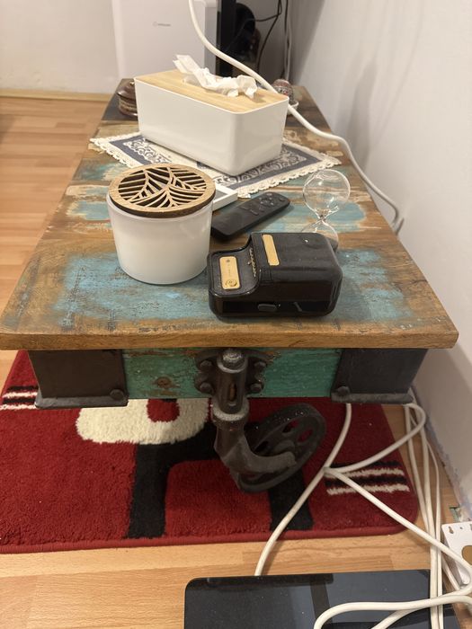 Măsuță de cafea din lemn reciclat