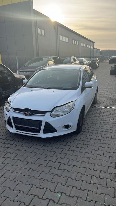 Dezmembram Ford Focus 3 hatchback 1.6TDCI din 2012