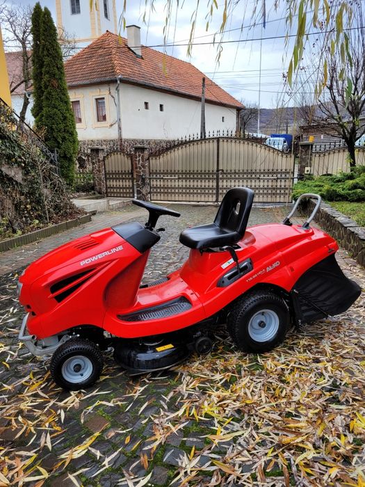 Tractoraş tuns gazon