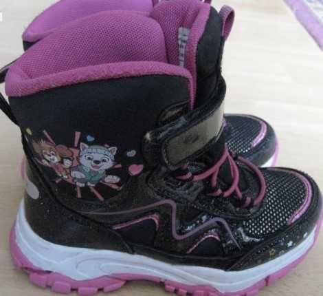 Топли сникърси и детски маратонки и обувки