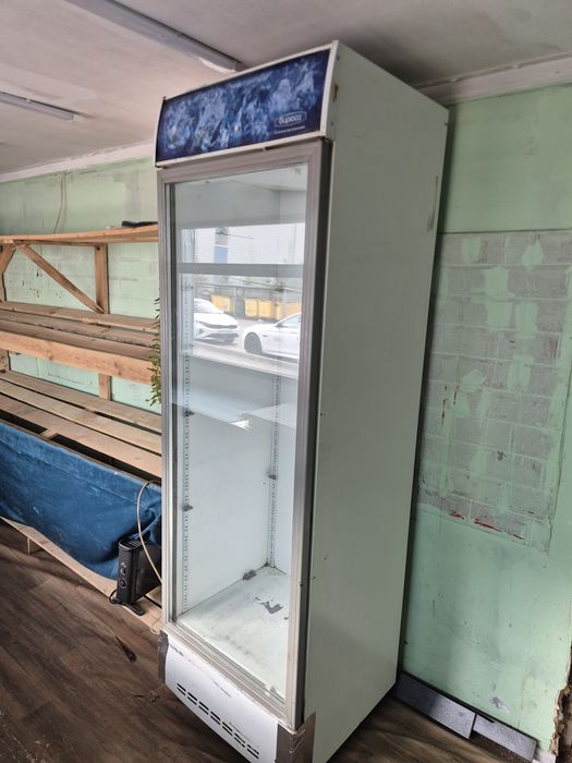 Холодильник витринный