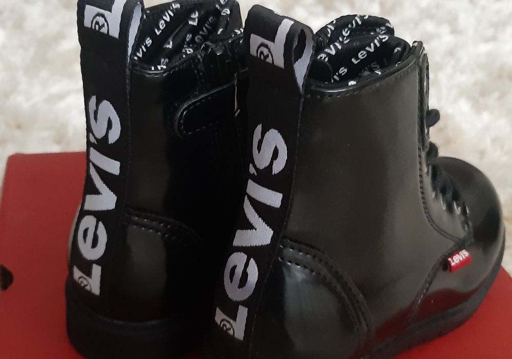 Ghete fetite Levis"