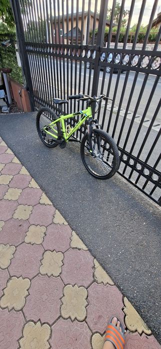 Vând bicicleta  rockrider st 500st in stare buna