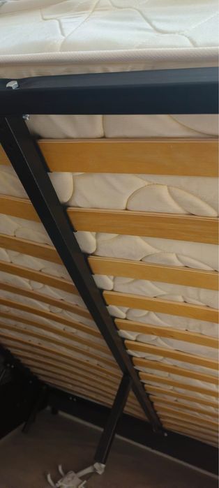 Кровать с матрасом