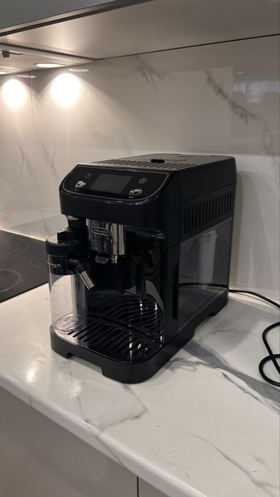 кофемашина  Delonghi magnifica plus