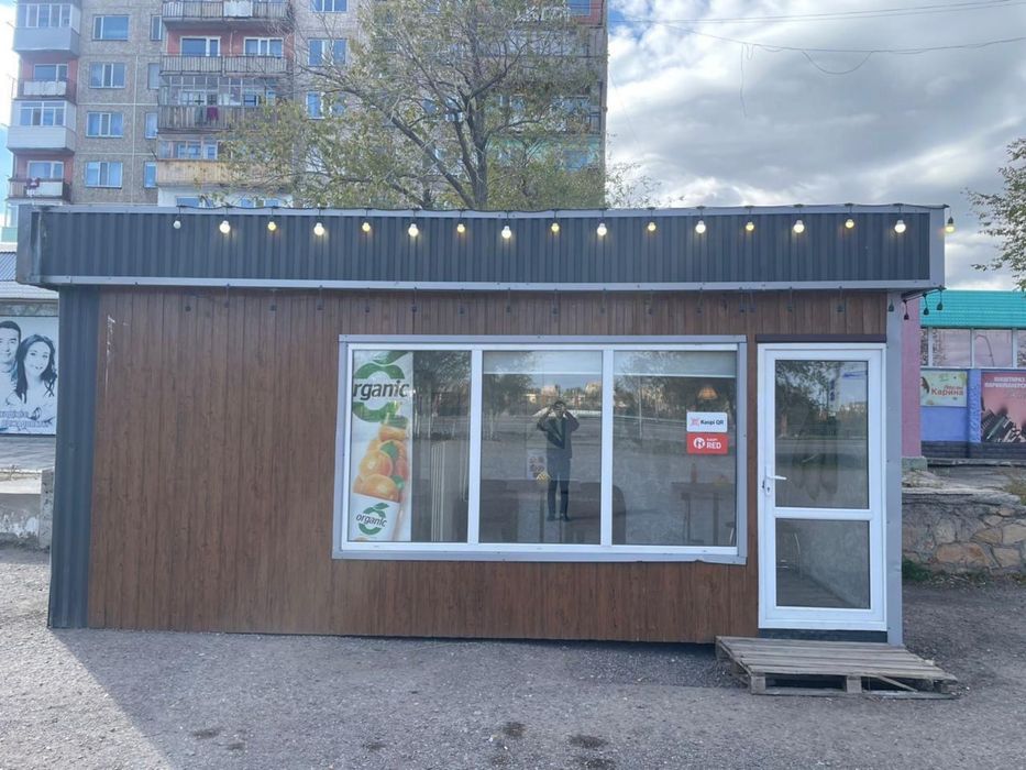 Продаю ларек от донерки с мебелью