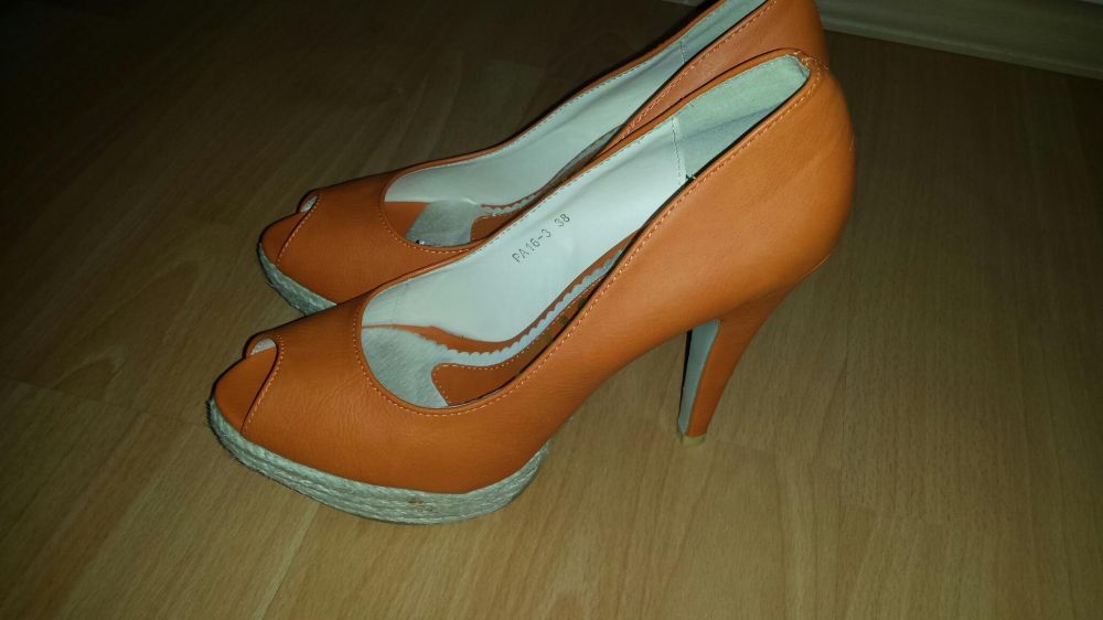 Vând pantofi damă piele măr 38