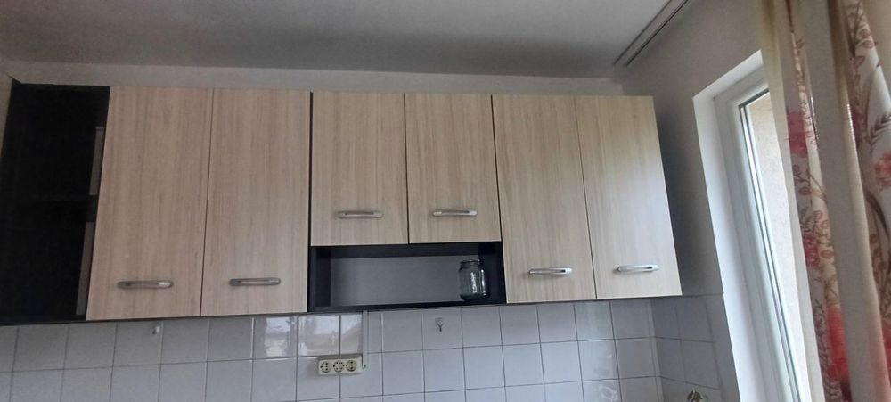 Горни кухненски шкафове с абсорбатор