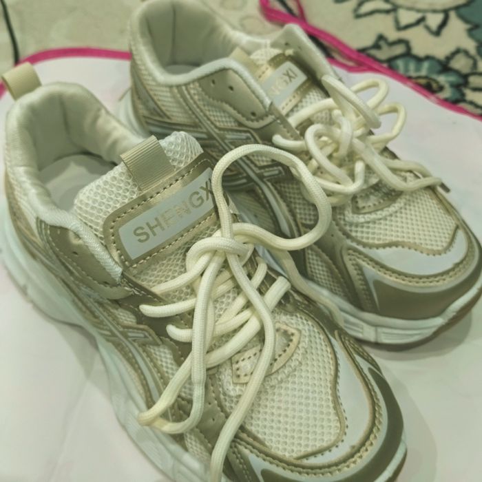 Кроссовкий женские