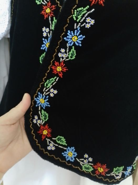 Cojocel de silon brodat manual cu margele