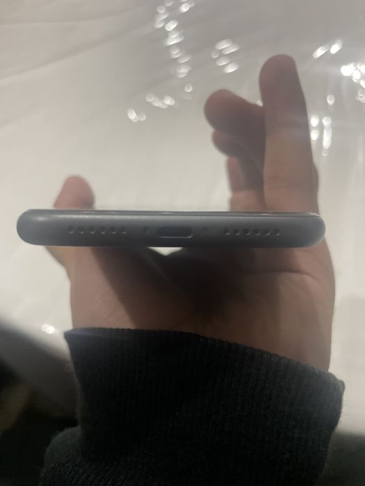 Продам iPhone 11 128g