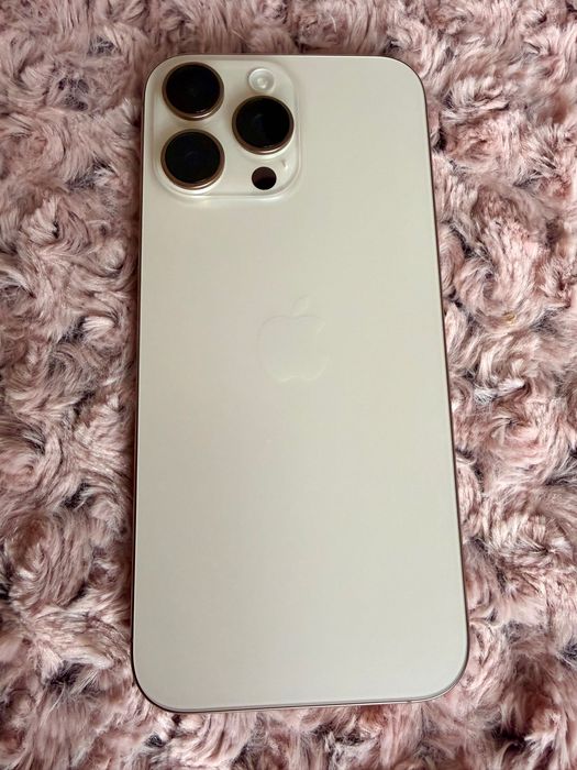 iPhone 16 Pro Max Gold