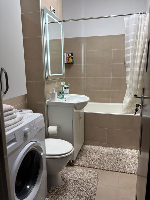 Apartament cu 3 camere decomandate, central, disponibil imediat