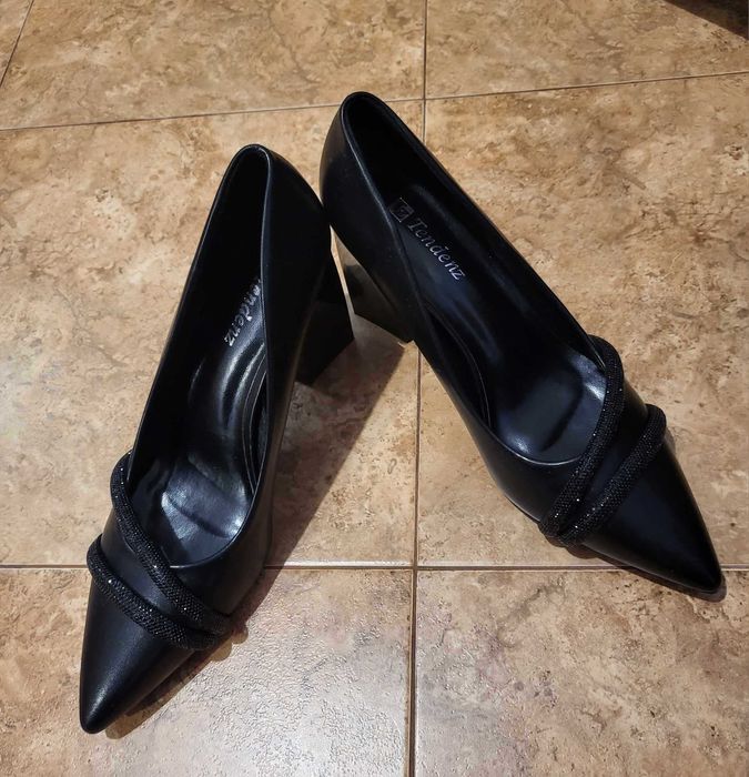 Дамски елегантни обувки от еко кожа 39 номер