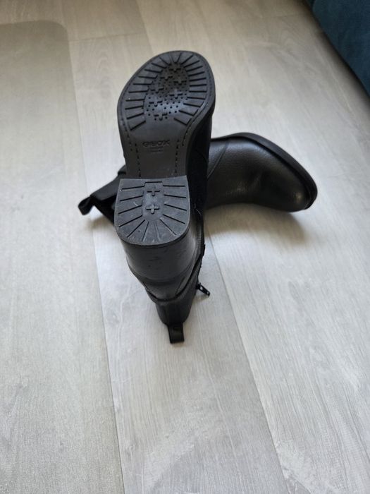 4,99 lei transport azi! Botine GEOX piele naturală, mărimea 38, ca noi!