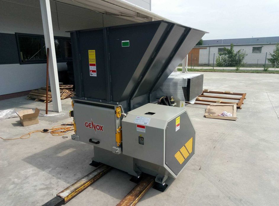 Vind  din  stoc la  pret  promotional  , un tocator nou  model V-600