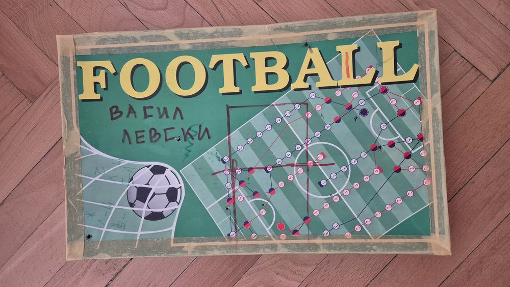Настолна детска футболна игра с пионки