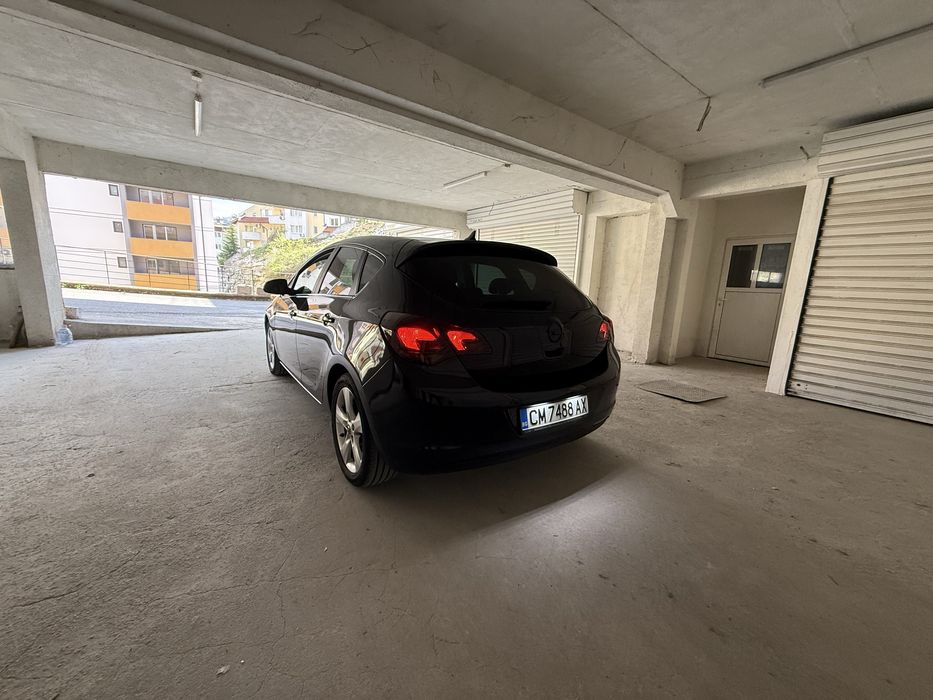 Opel Astra J 2010 година