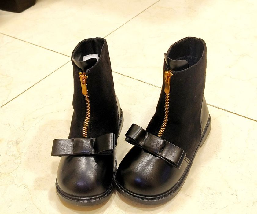 Продам демисезонные ботиночки для девочки. Пекин.