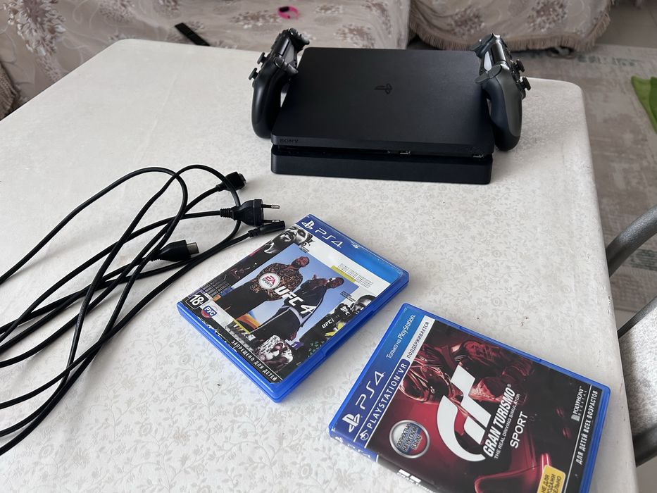 Sony playstation 4 slim