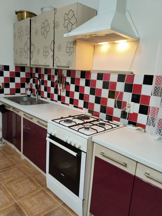 Кухонный гарнитур вместе с техникой