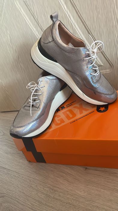 Нови дамски маратонки