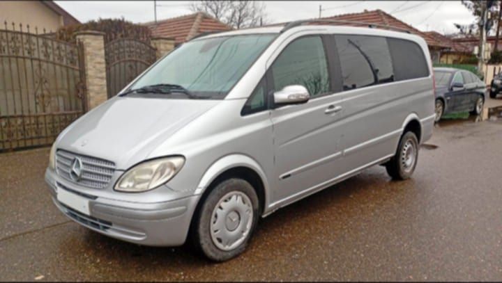 Mercedes ciano mic
