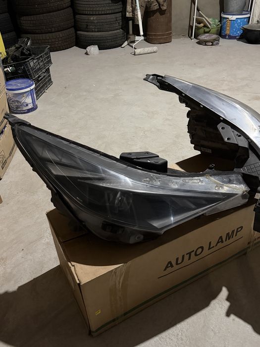 Hyundai ELANTRA перед фара