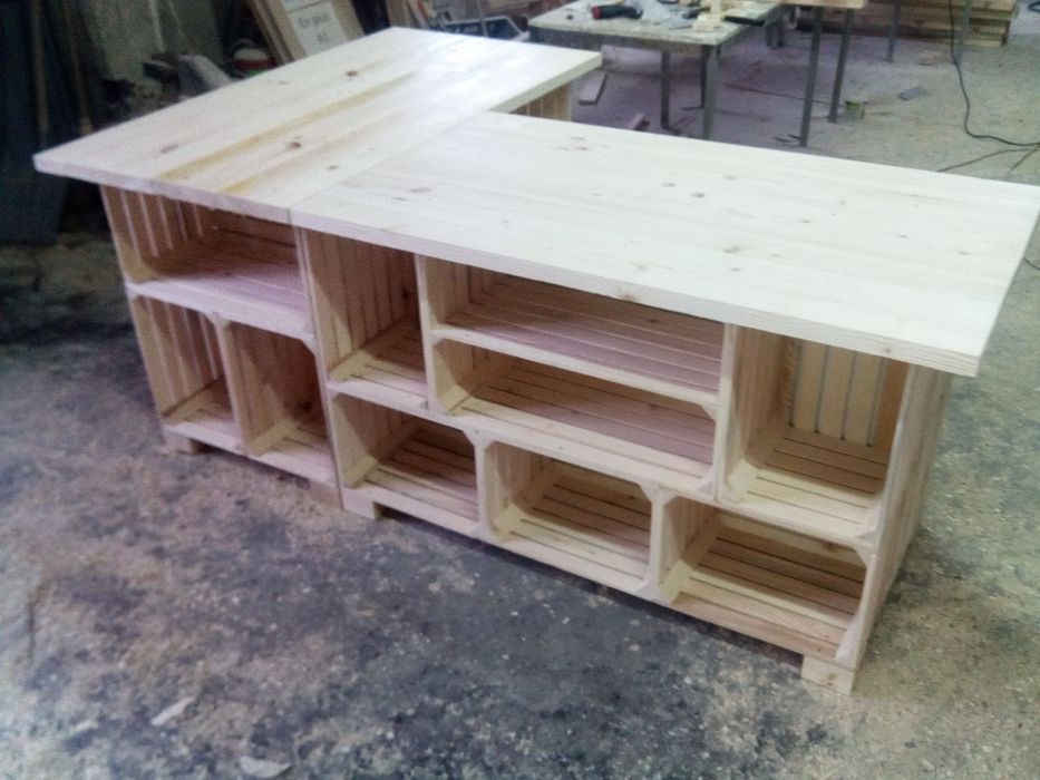 Щанд маса от масивна дървесина