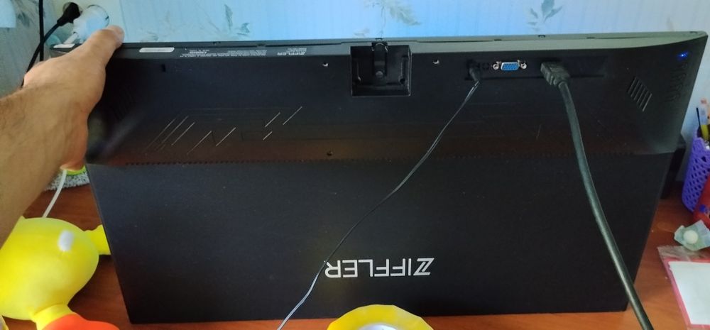 Продам  монитор zifler Full HD,ножка отсутствует,к нему же кронштейн
