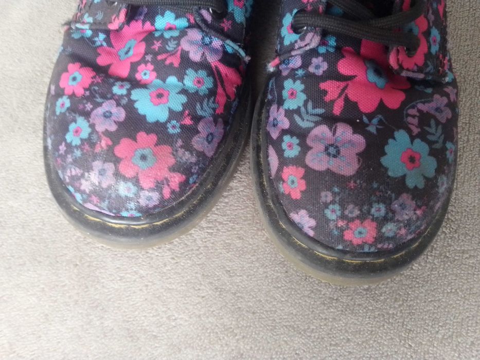 Кокетни боти на цветя