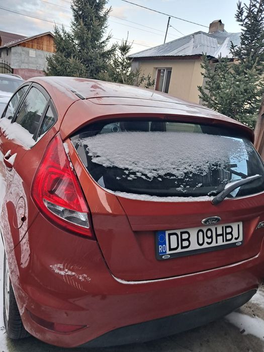 Vând Ford Fiesta an 2012