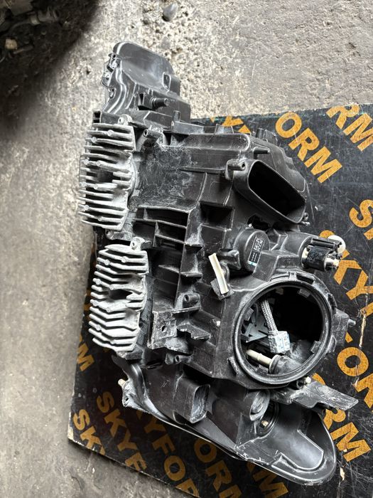 Bmw F30 Bi xenon Десен фар със завиване Би ксенон