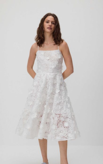 Нова рокля с 3D цветя на Reserved, размер S