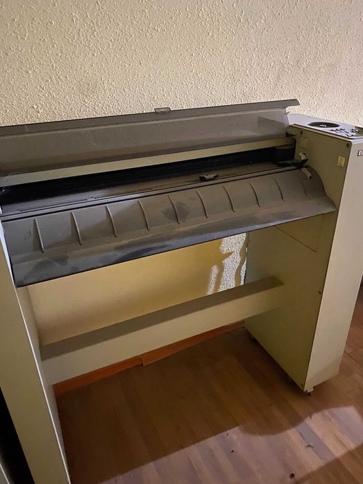 продается ПЛОТЕР б/у полностью в комплекте