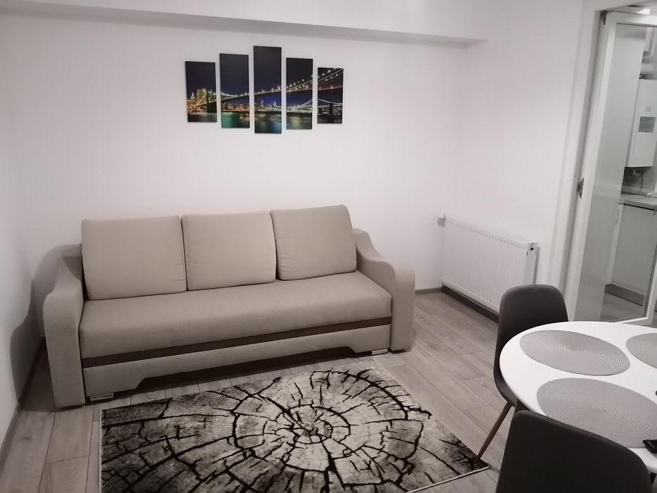Închiriez apartament doua camere