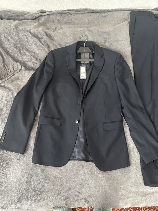 Мъжки костюм тъмно син